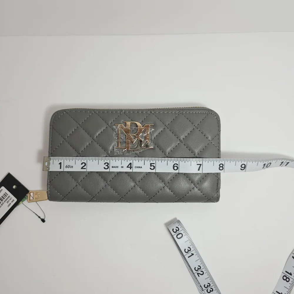 Badgley Mischka Grey Quilted Zip Around Wallet Vegan Leather Gold Logo Wristlet - Picture 9 of 9